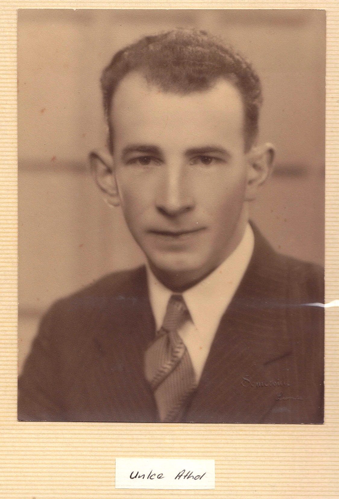 Photo of photos/Athol Mervyn McLennan 1908-1974 portrait